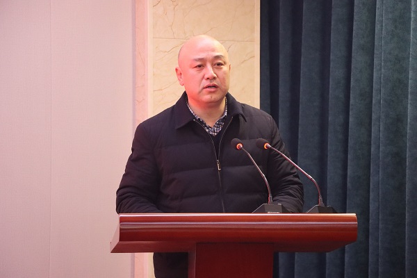 集团公司党委副书记、工会主席贾向军发表致辞.jpg 集团公司党委副书记、工会主席贾向军发表致辞.jpg