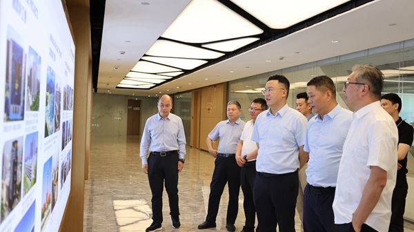 参观文化长廊.jpg
