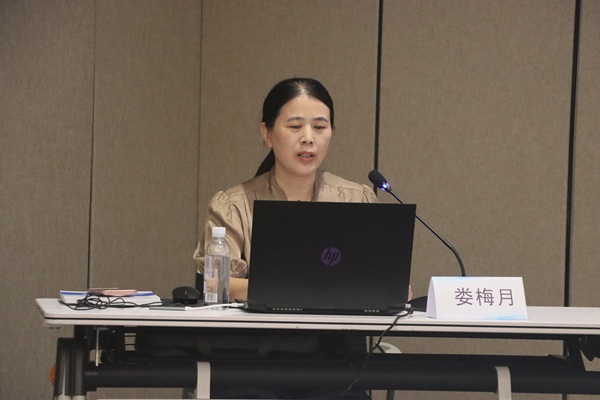 集团党委副书记、工会副主席娄梅月主讲《公司发展历程及乐动网页版》.jpg